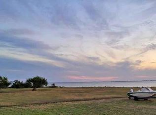 510 Porpoise Dr, Palacios, TX 77465