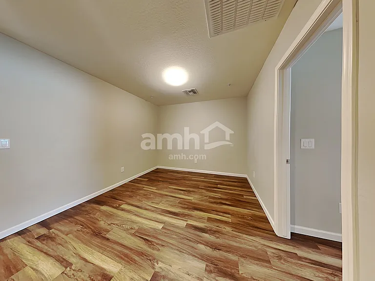 20732 W Thomas Rd — Photo 16