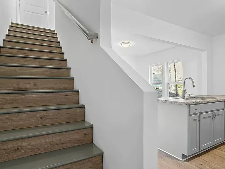 100 Parkstone Dr — Photo 12
