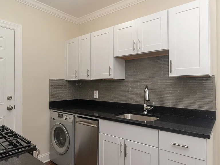 3817 N Greenview Ave #W4 — Photo 3