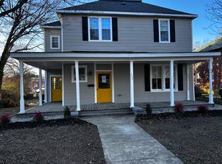 206 S High St, Blackstone, VA 23824