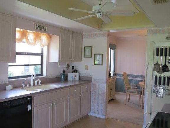 3rd image of 215 N Brockfield Dr