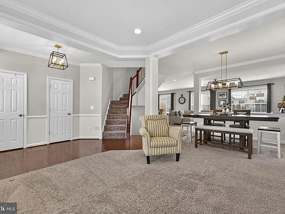 3rd image of 104 Blackford Dr
