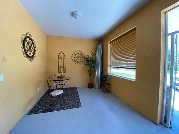 5th image of 324 Lomond Dr Unit A