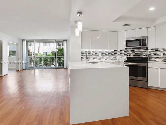 3rd image of 3604 NE 207th St #1215
