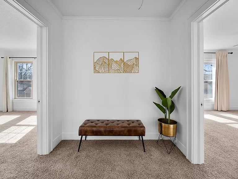 210 E Dobbs St — Photo 30