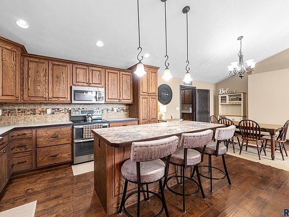 2nd image of 6463 Christiansen Ln
