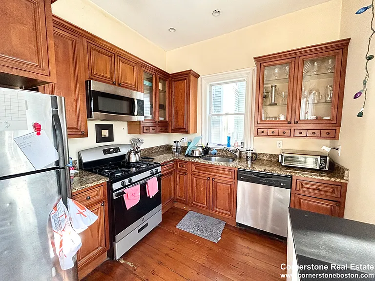 135 Hillside St #4 — Photo 2