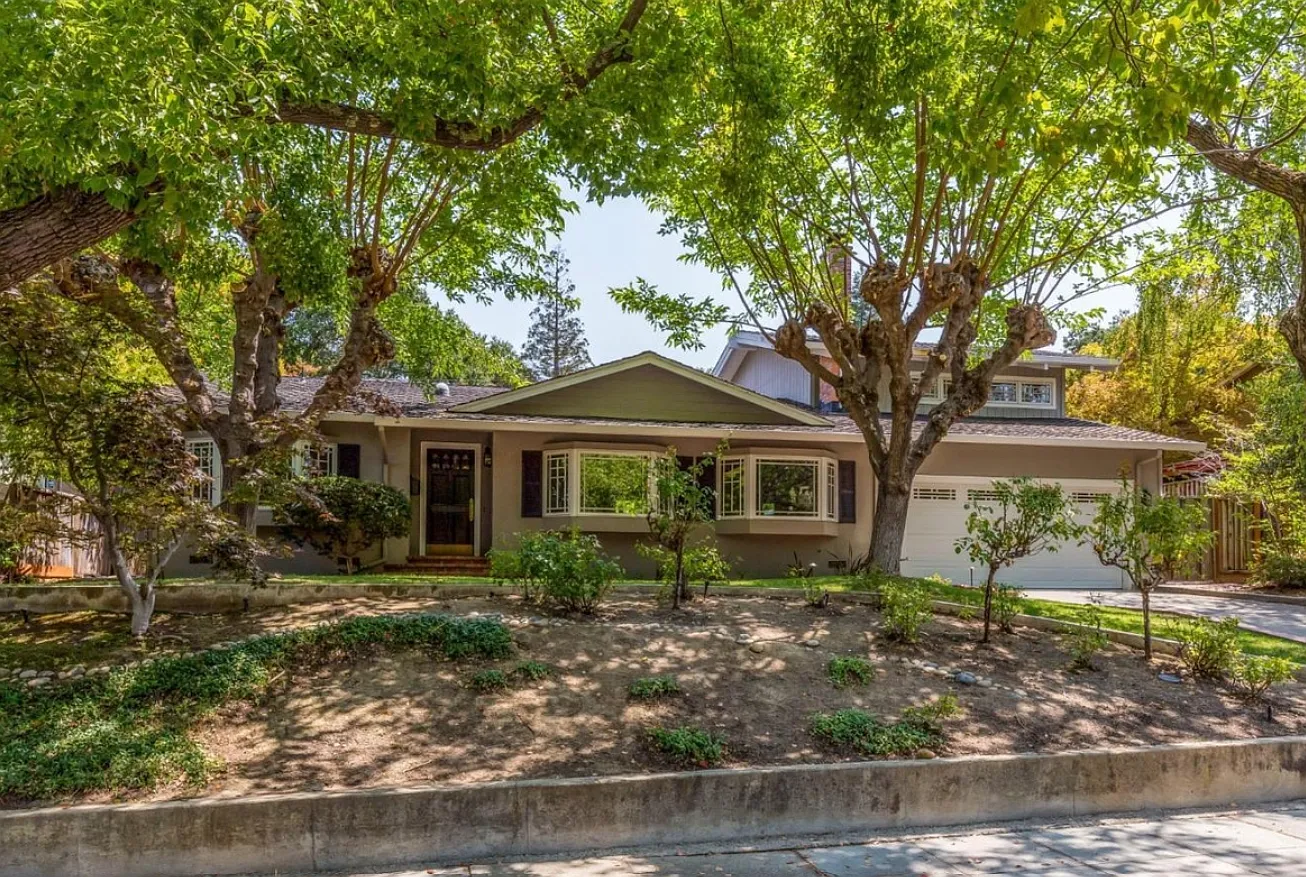 4 bed, 2700 sqft, $11,000 — Photo 1