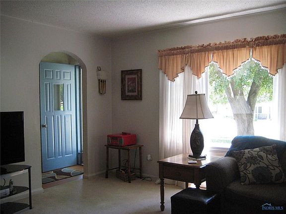 3rd image of 437 W 2nd St