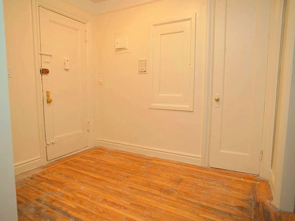 3rd image of 686 E 234th St APT D12