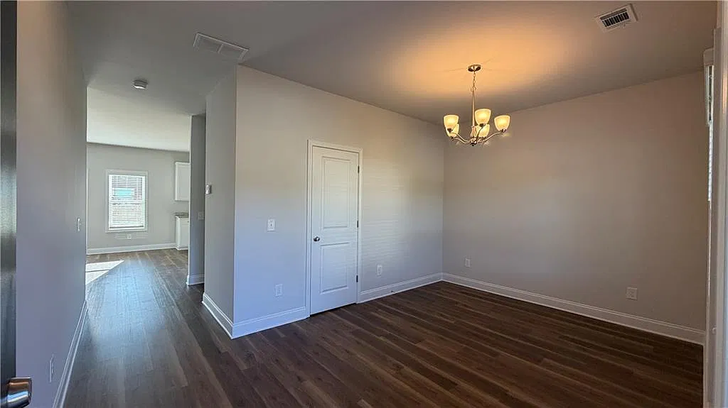 4 bed, 2.5 bath, 2059 sqft, $2,090 — Photo 4
