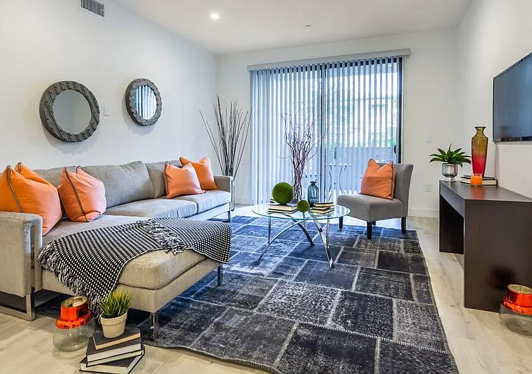 905 Wilcox Ave #Penthouse 2 — Photo 3