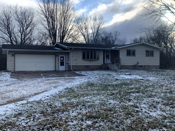 630 Lowell St E, Le Roy, MN 55951