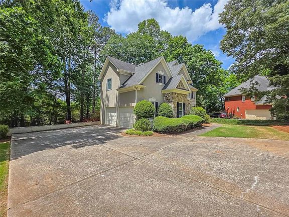 2nd image of 2820 Towne Village Dr