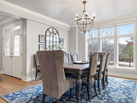 4th image of 2020 S Oak Trail Dr