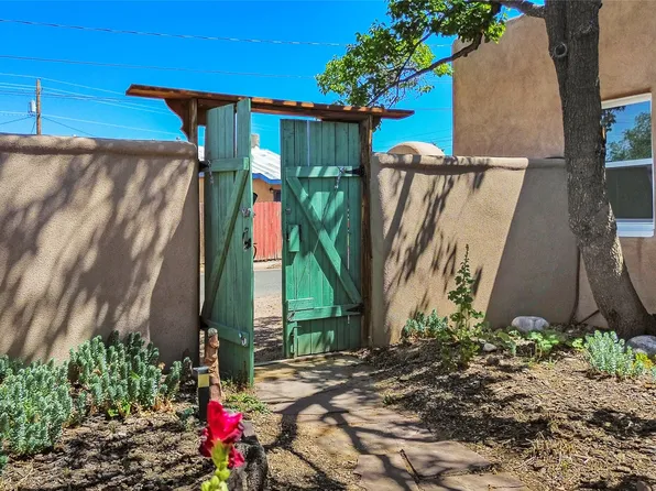 1530 Hickox St, Santa Fe, NM 87505