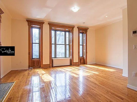 4th image of 127 Bainbridge St APT 3