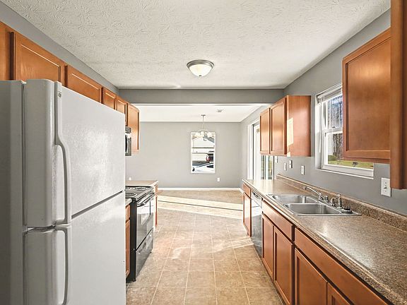 5th image of 8131 Grove Berry Dr