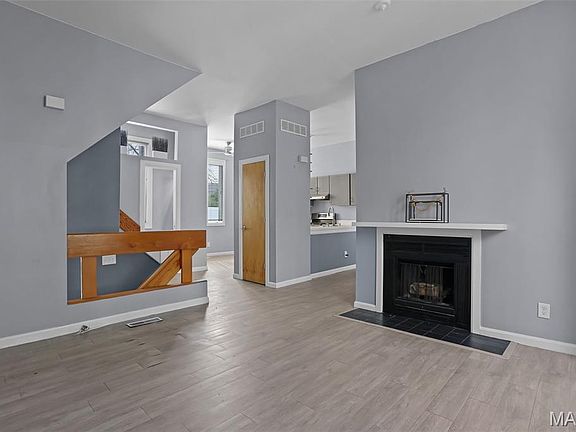 4th image of 10 Columbus Square Dr
