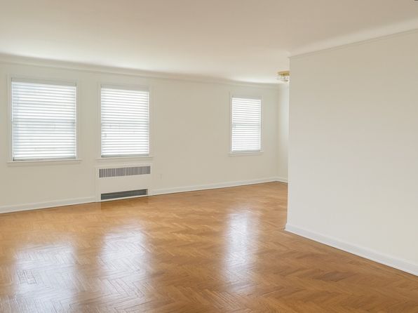 15820 Van Aken Blvd APT 202