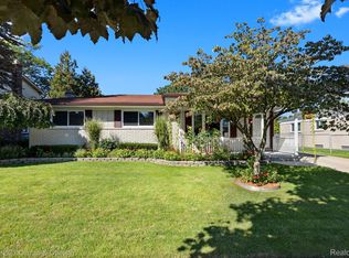 24722 Cabot Dr, Woodhaven, MI