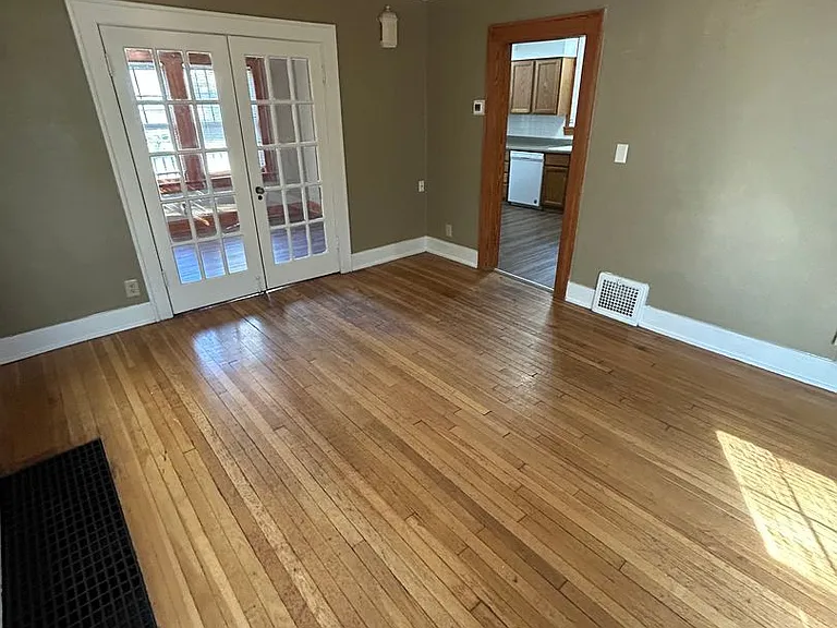 5300 Harrison St — Photo 8