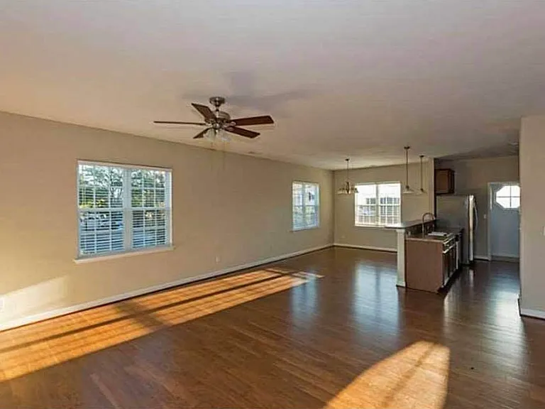 220 Segar St — Photo 4