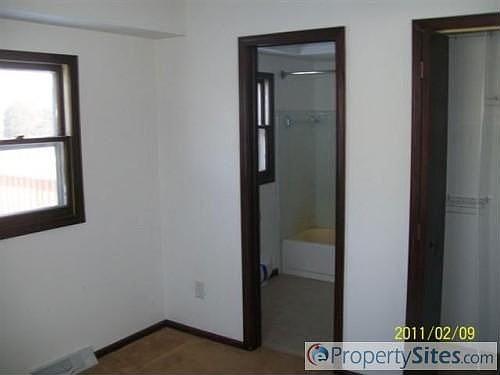 4th image of 667 Marway St NW