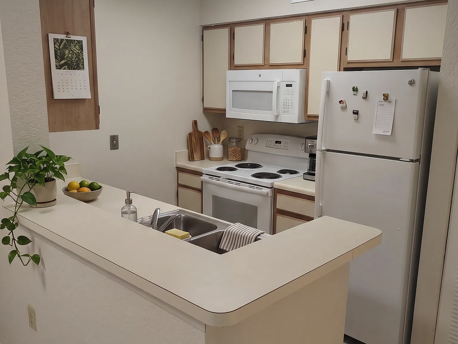 2803 N Oakland Forest Dr — Photo 2