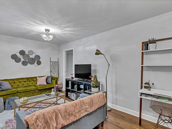 3rd image of 420 W Aldine Ave APT 507