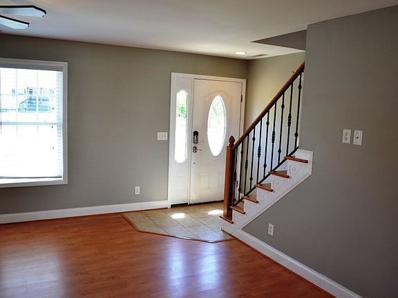 4th image of 325 Deerfield Ln