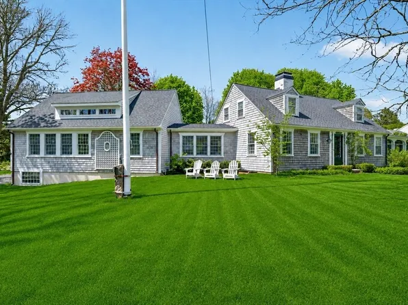 16 Prospect St, Dartmouth, MA 02748