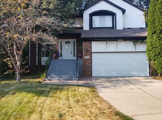 7090 Villa Dr, Waterford, MI 48327