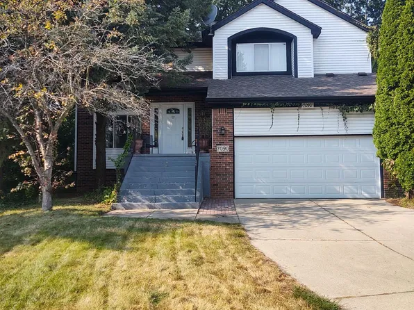 7090 Villa Dr, Waterford, MI 48327