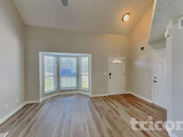 2773 River Bend Dr — Photo 3