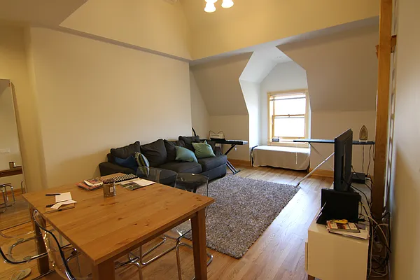 Rented by America Mecca Realty LLC | media 9