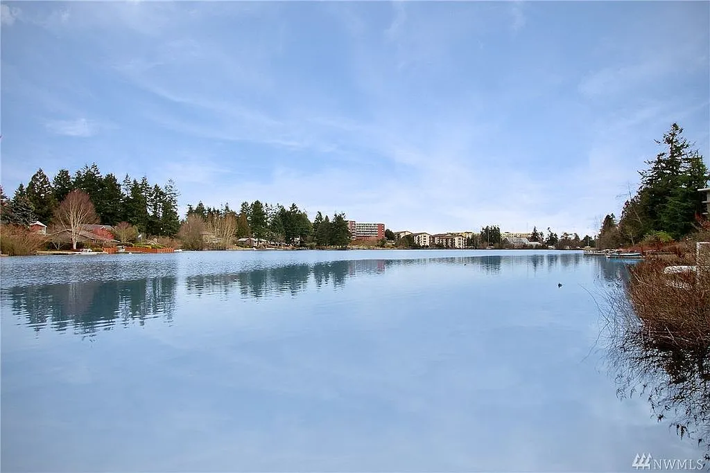 5 bed, 2500 sqft, $4,750 — Photo 2