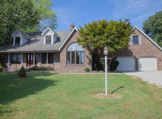 8904 Winery Rd, Wadesville, IN 47638