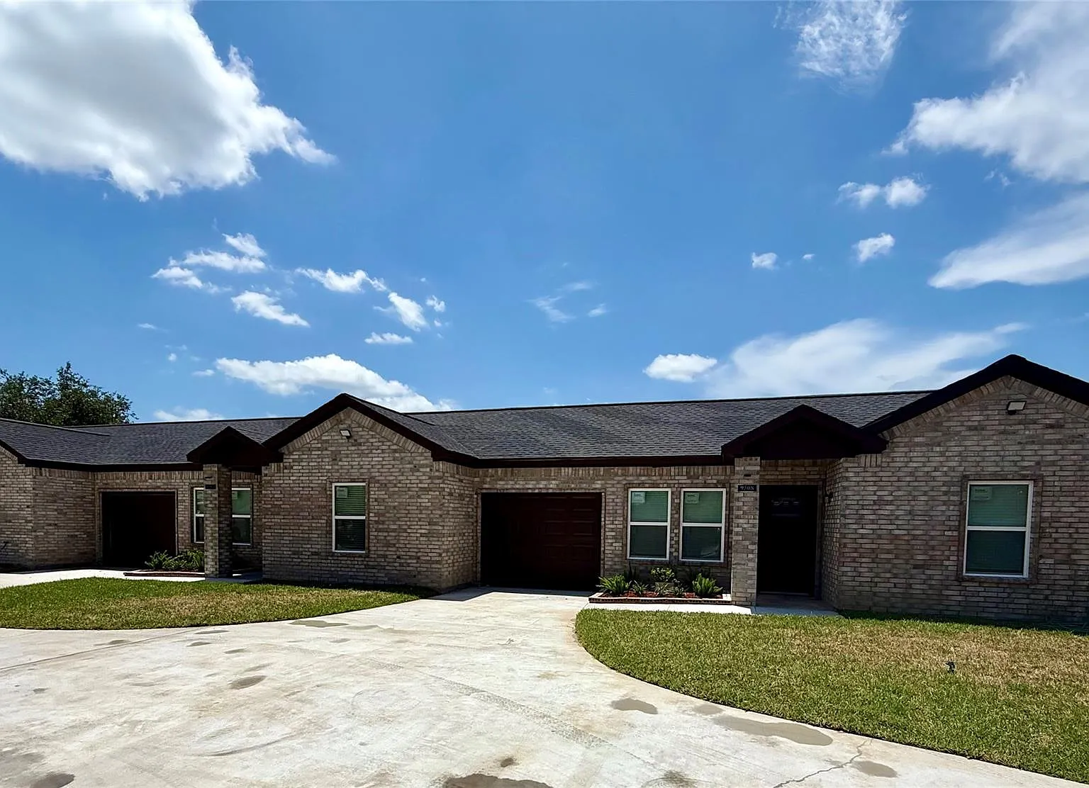 3 bed, 2.0 bath, 1400 sqft, $2,200 — Photo 3