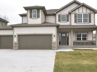 2403 NE 158th St, Smithville, MO 64089