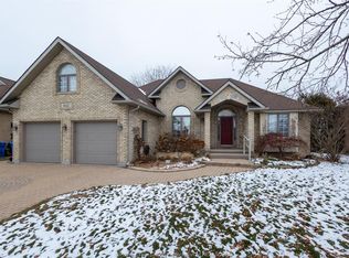 642 Lake Trail Dr, Windsor, ON N9G2M3