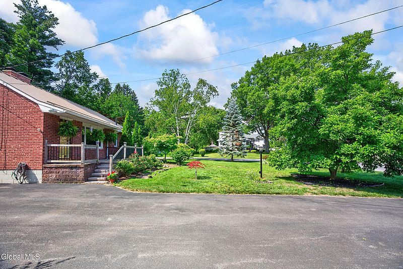 3rd image of 1009 Tollgate Lane