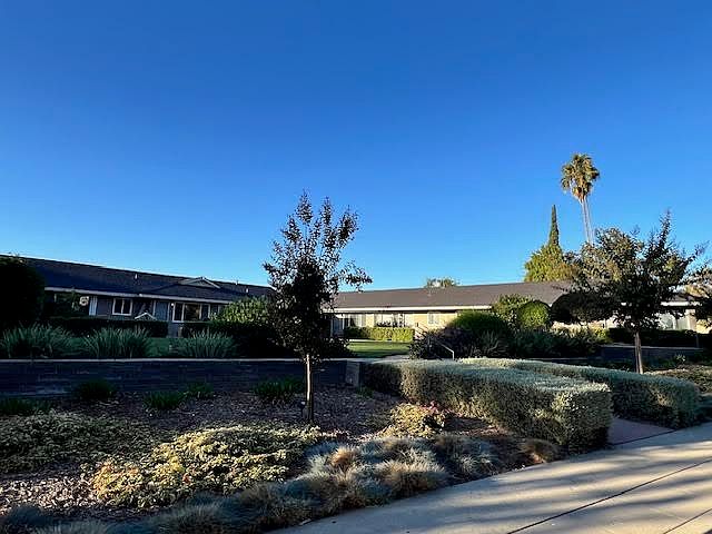 Hugo Reid view to Front Door of each unit located on this street