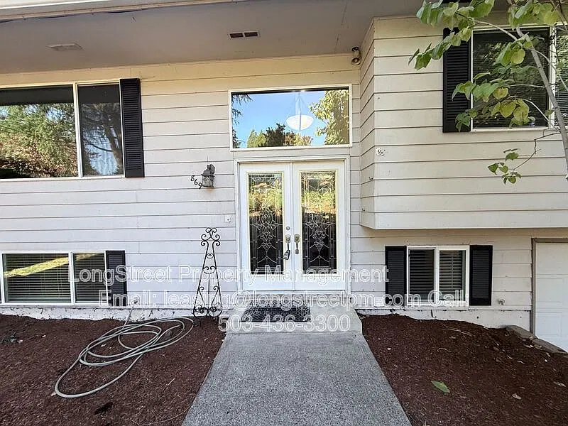 4 bed, 3.0 bath, 2754 sqft, $2,995 — Photo 2