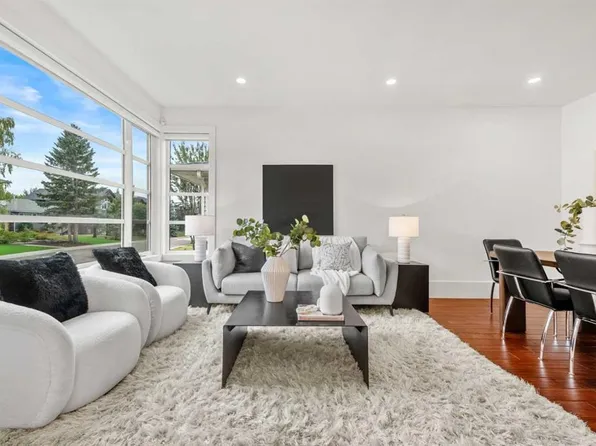 2412 S 28th Ave SW, Calgary, AB T2T 1K9