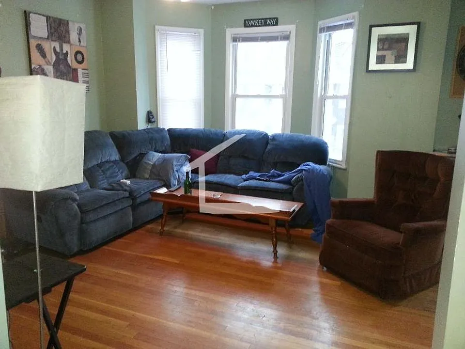 277 Freeman St #2