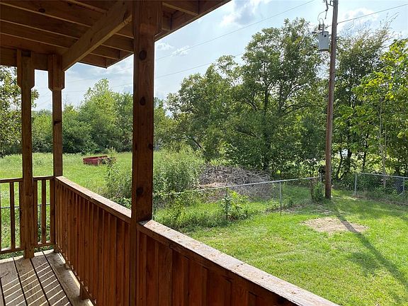 2nd image of 925 Hemlock Dr