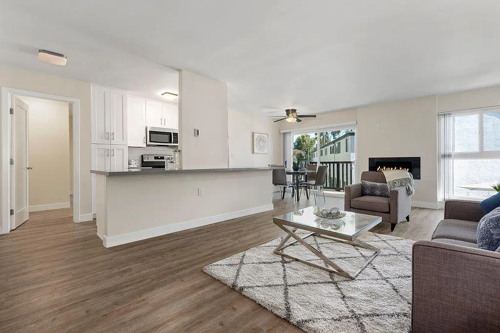 Parkway Terrace — Photo 1