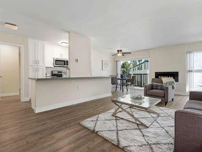 Parkway Terrace — Photo 1